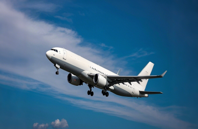 国际航空空运的双面：速度与成本的较量